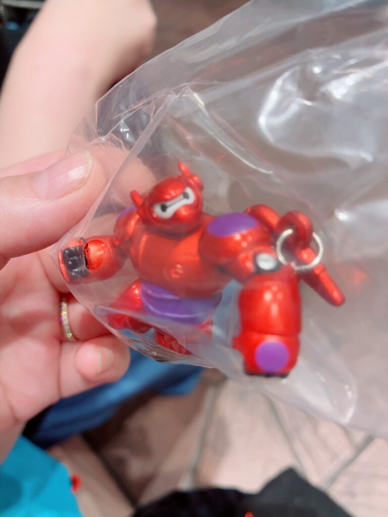 ガチャガチャでゲットした、赤いアーマーのベイマックスのキーチェーン。