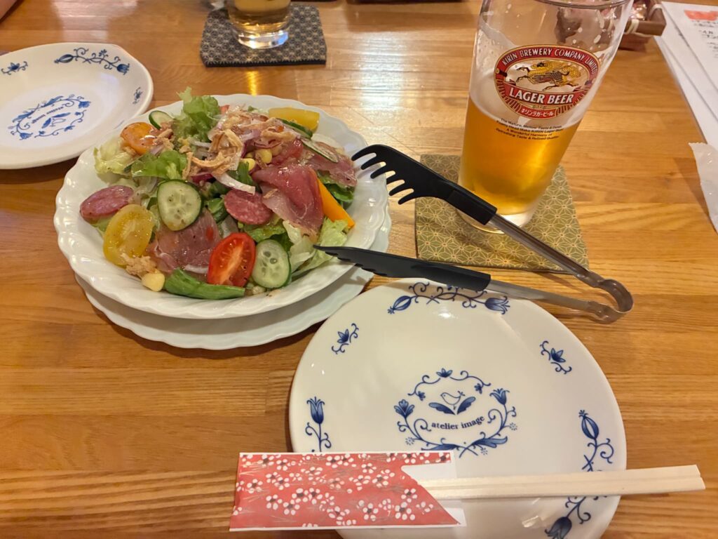 新鮮野菜と生ハムが美味しいイタリアンサラダ