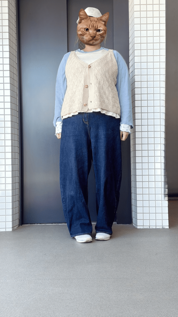 160cm/3XL 40代ぽっちゃり体型カバーのかぎ針編み風ショートベストとワイドデニムパンツコーデ(正面)